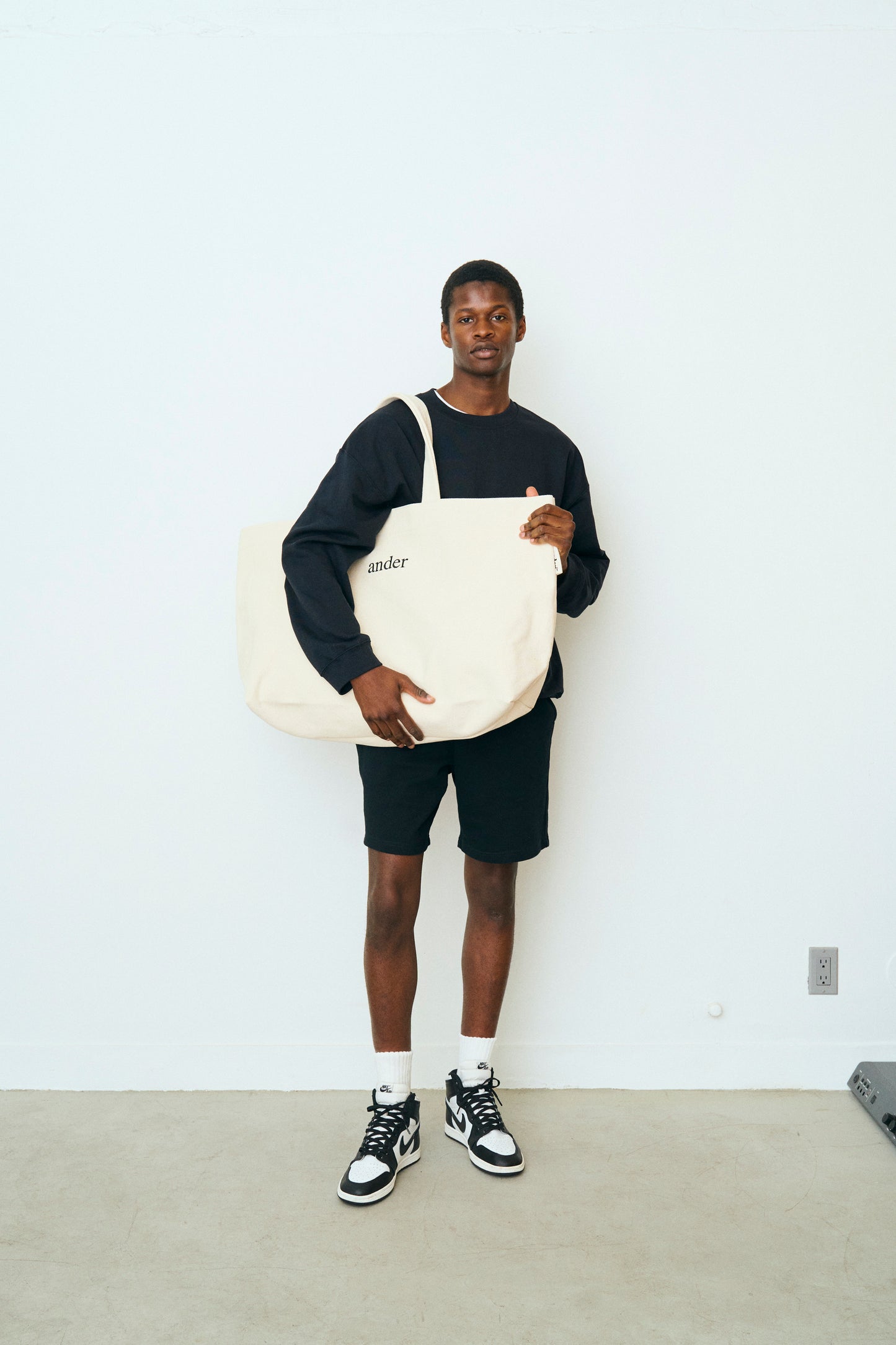TOO BIG TOTE BAG